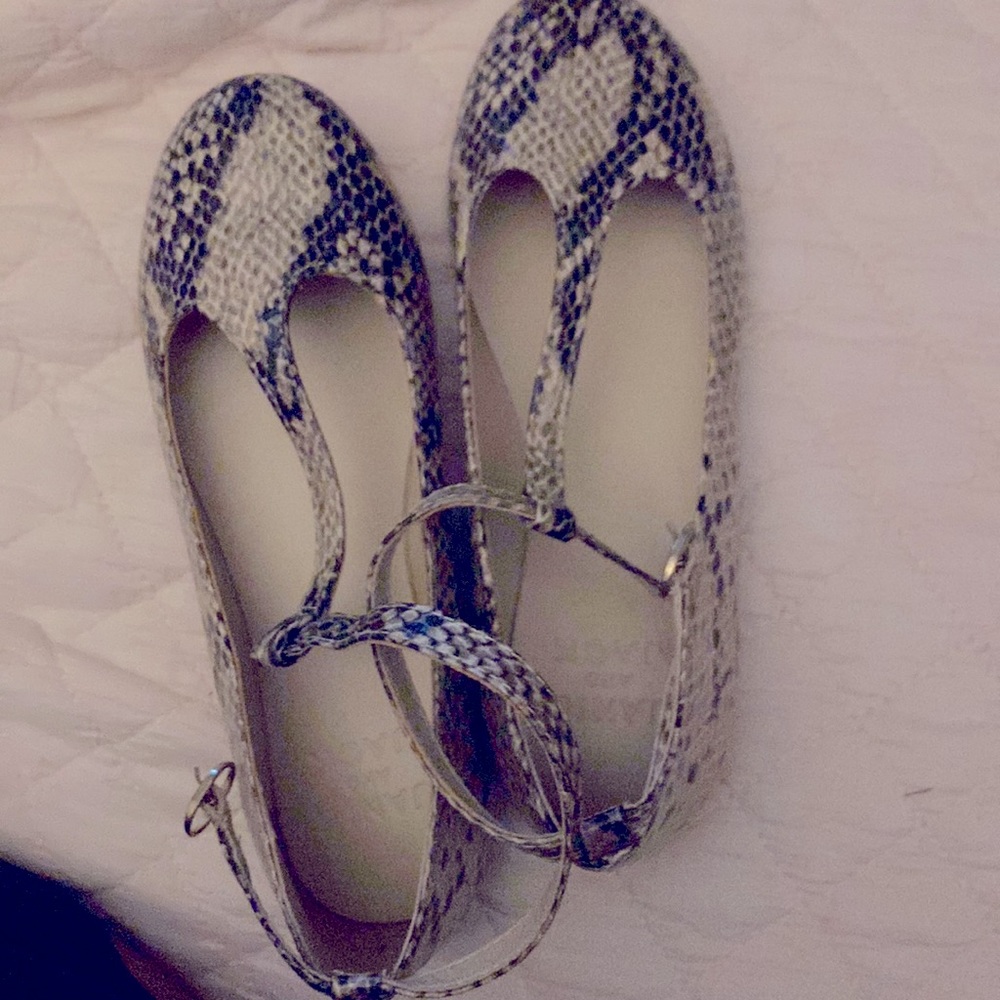 Girls shoes